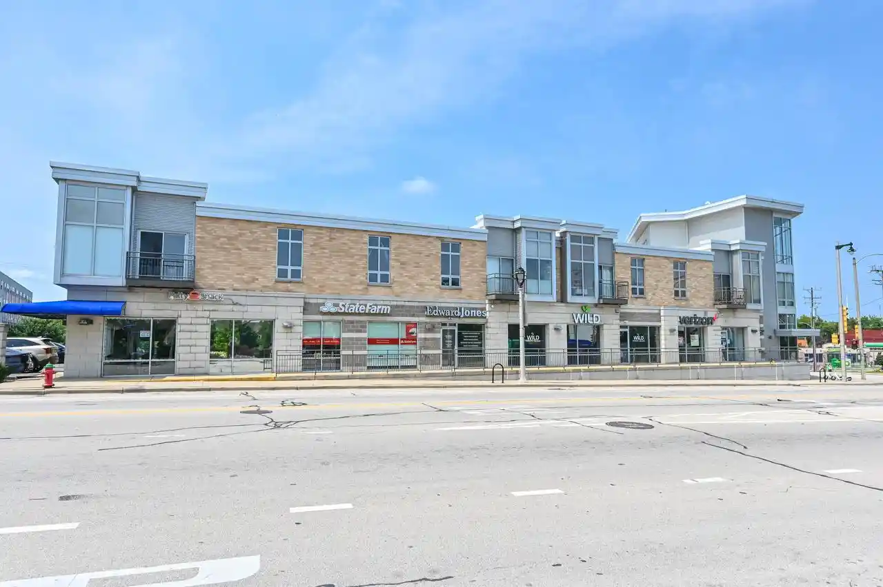 Listing Photo 1 - Condo for sale in 2121 S Kinnickinnic Ave Ave located at 2121 S Kinnickinnic Ave Ave, Milwaukee, WI 53207 - Unit #121