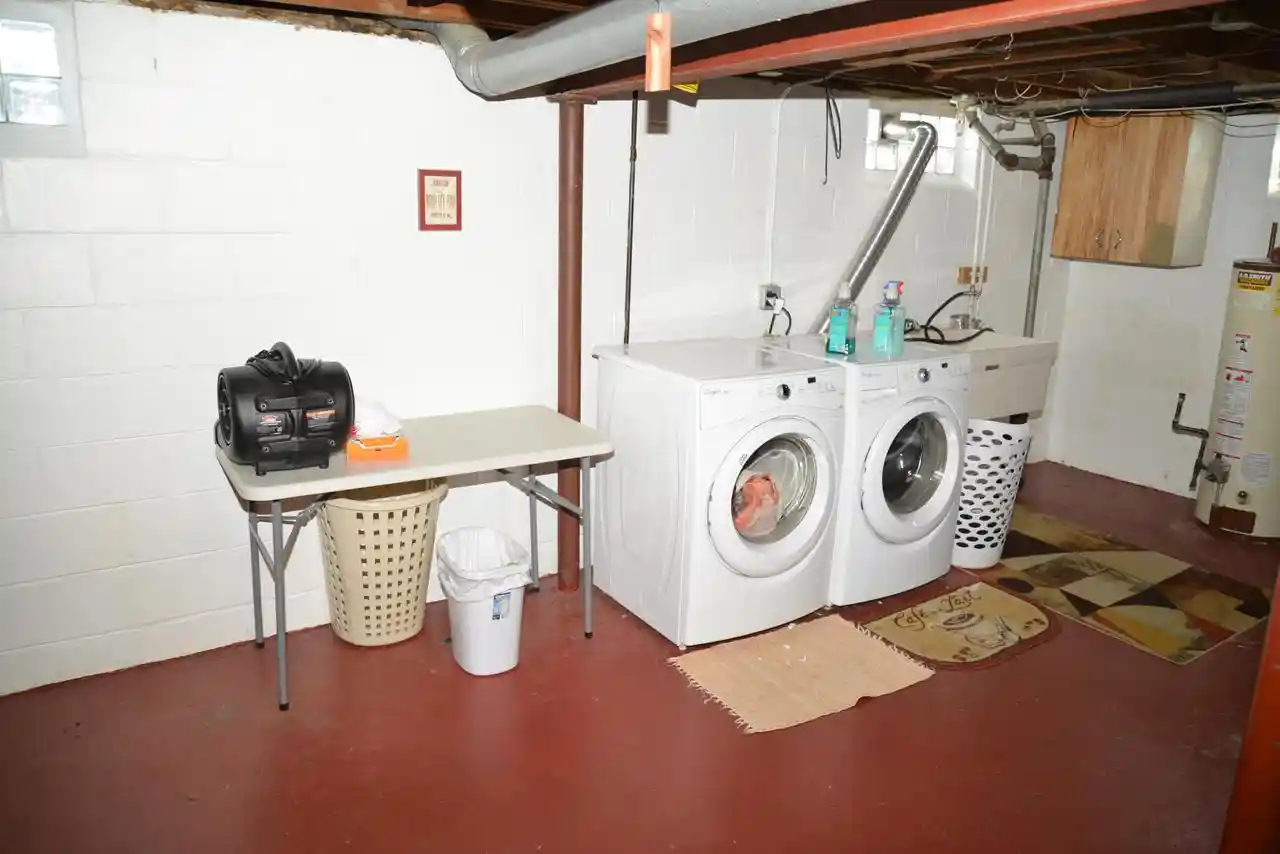 Photo 3 of Single Family Residence at 159 W Armour Avenue Avenue, Milwaukee, WI 53207 | MLS# 1522992 | | Sold on 2017-05-26