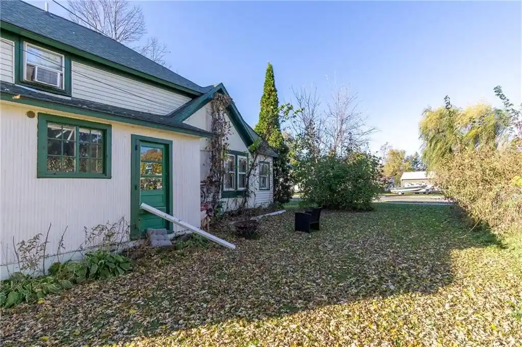 image of 812 W Lincoln St St, Augusta, WI 54722