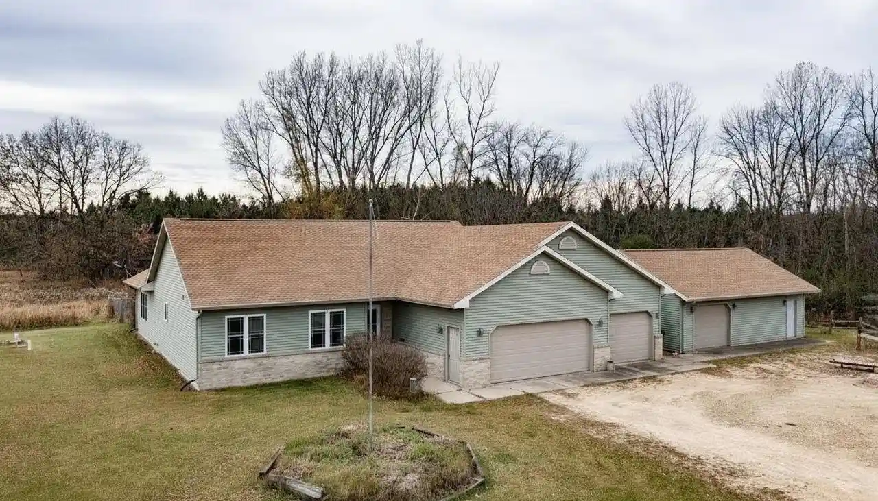 Homes for sale in New London, WI | E8835 Huntley Road Road, New London, WI 54961 | MLS# 50317871