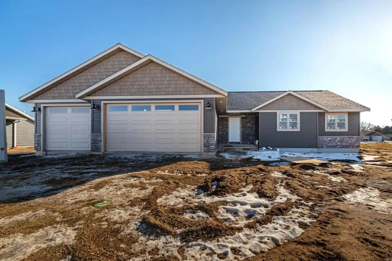 Homes for sale in Holmen, WI | 1838 Arches Dr Dr, Holmen, WI 54636 | MLS# 1942573