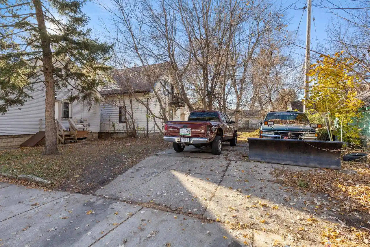 Homes for sale in Milwaukee, WI | 4200 W Bonny Pl Pl, Milwaukee, WI 53216 | MLS# 1943672