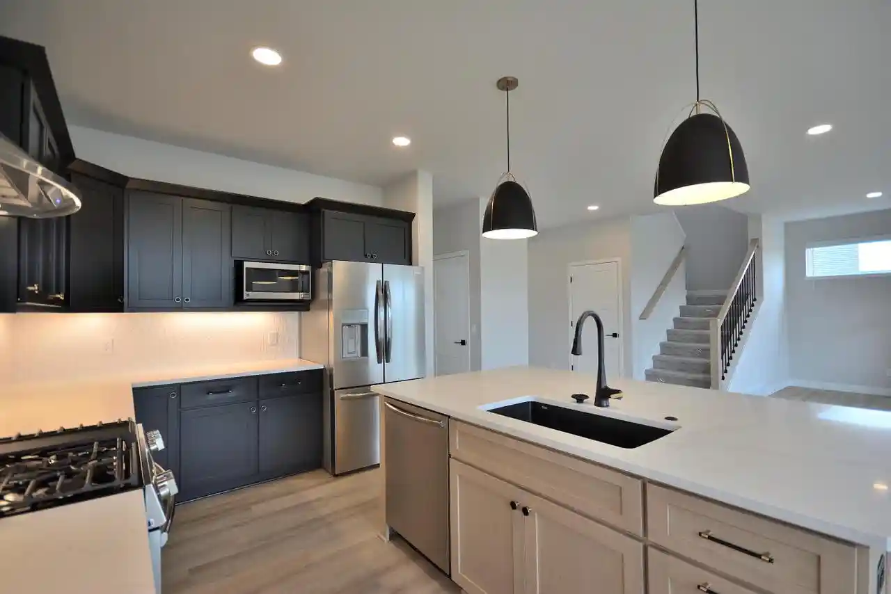 5th image of 637 Standing Stone Dr Dr, Waukesha, WI 53189 | MLS# 1945015