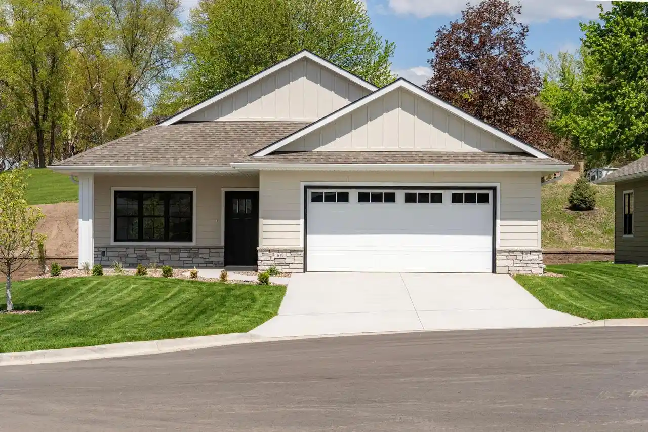 Homes for sale in Onalaska, WI | 619 Johnson Pl Pl, Onalaska, WI 54650 | MLS# 1945668