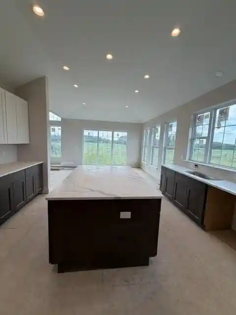 4th image of 611 Talbots Woods Dr Dr, Dousman, WI 53118 | MLS# 1946769