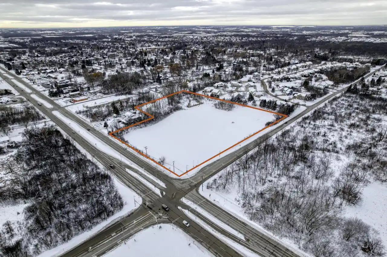 image of 2707 W Puetz Street Street, Franklin, WI 53132 | MLS# 1947014