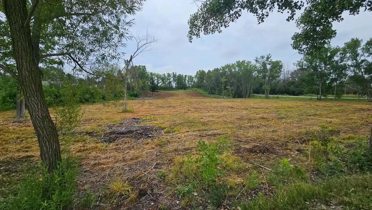 5th image of Sun N Surf Dr Dr, Luxemburg, WI 54217 | MLS# 50319909