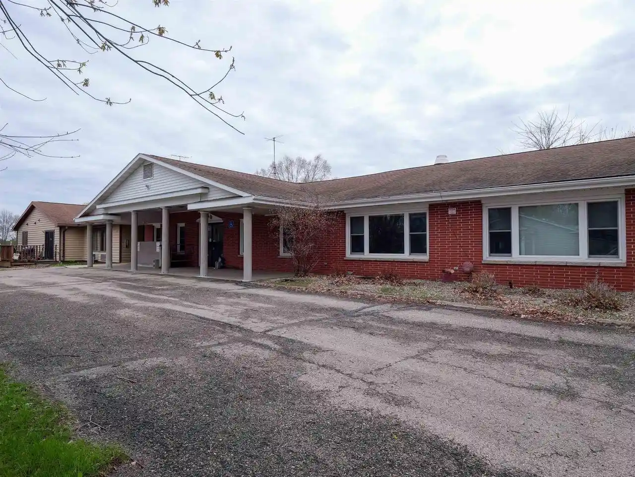 image of 165 S Chet Krause Dr Dr, Iola, WI 54945