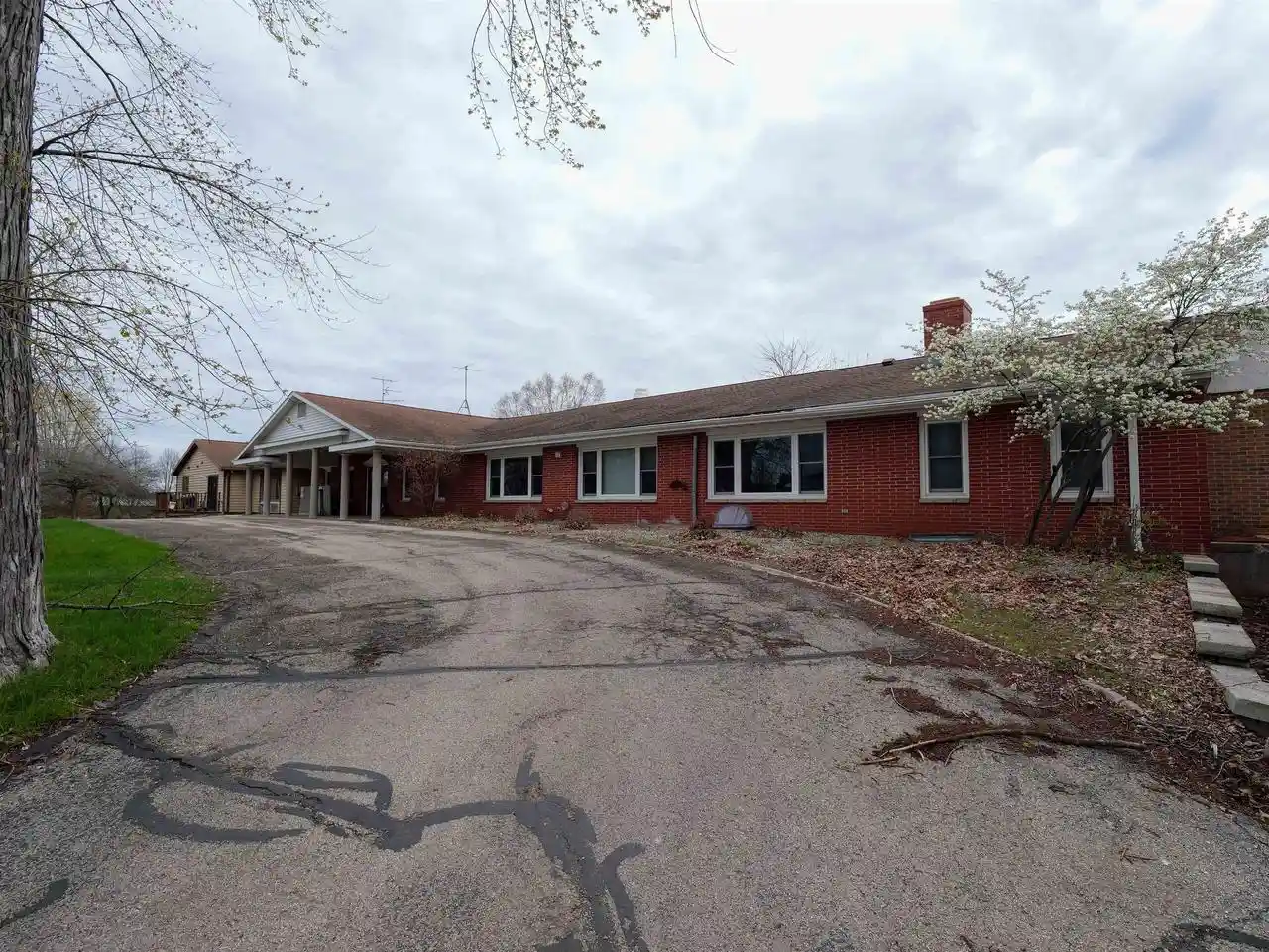 image of 165 S Chet Krause Dr Dr, Iola, WI 54945
