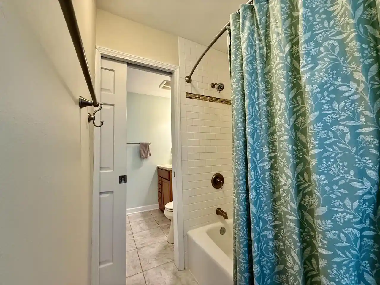 3rd image of 108 Evelyn Ln Ln, Lake Geneva, WI 53147
