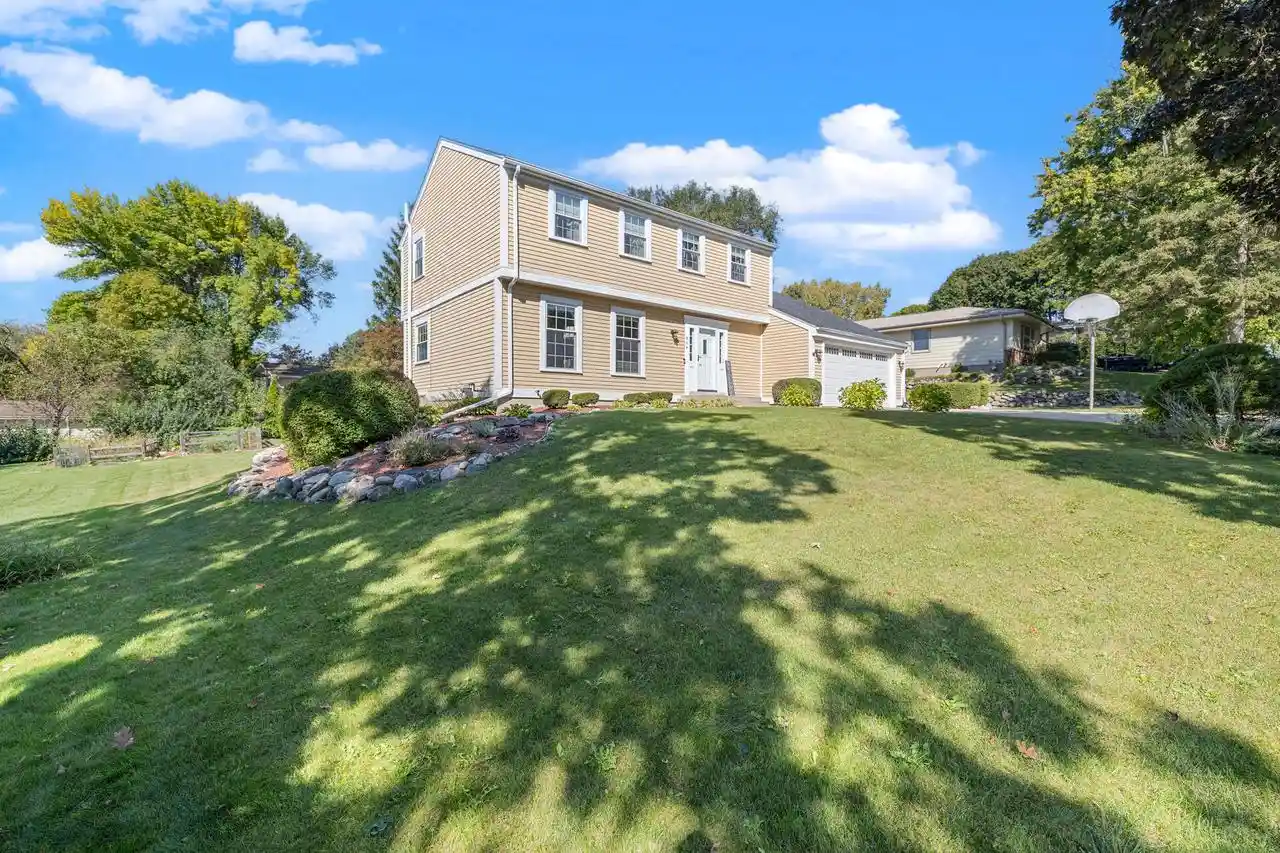 image of 504 Rawlins Dr Dr, Waukesha, WI 53188 | MLS# 1948128
