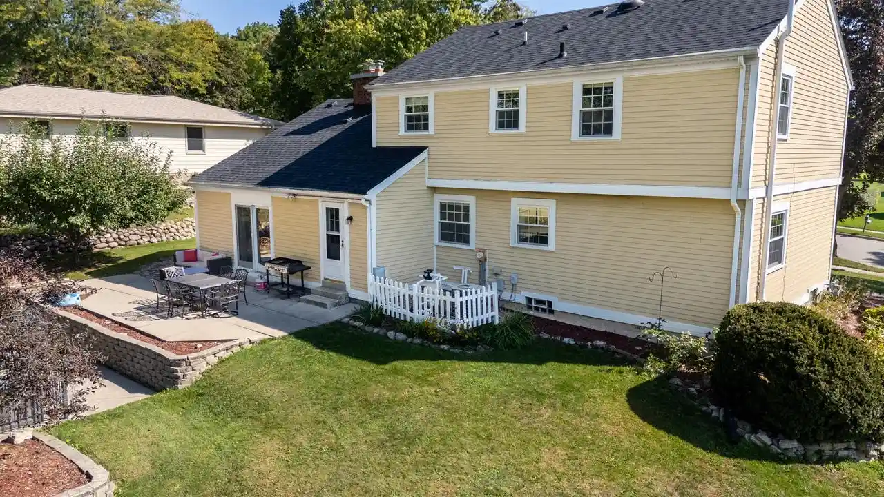 image of 504 Rawlins Dr Dr, Waukesha, WI 53188 | MLS# 1948128