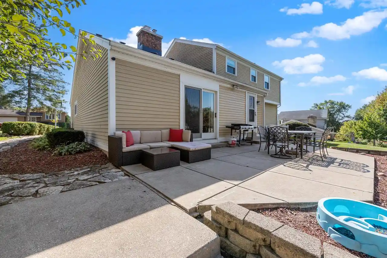 image of 504 Rawlins Dr Dr, Waukesha, WI 53188 | MLS# 1948128