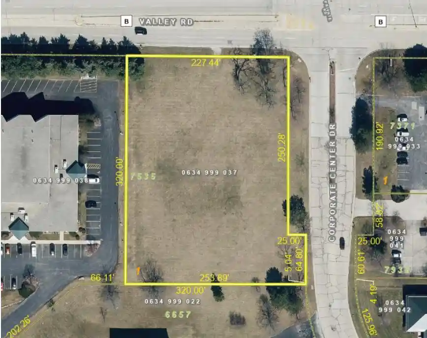 1st image of 1270 Corporate Center Dr Dr, Oconomowoc, WI 53066 | MLS# 1949144