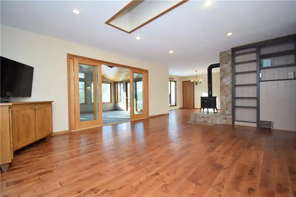 4th image of 4549 Lunsman Dr Dr, Danbury, WI 54830 | MLS# 1598219