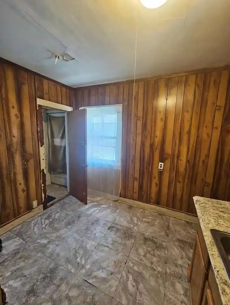 Homes for sale in Milwaukee, WI | 1407 W Nash Street Street, Milwaukee, WI 53206 | Houzeo