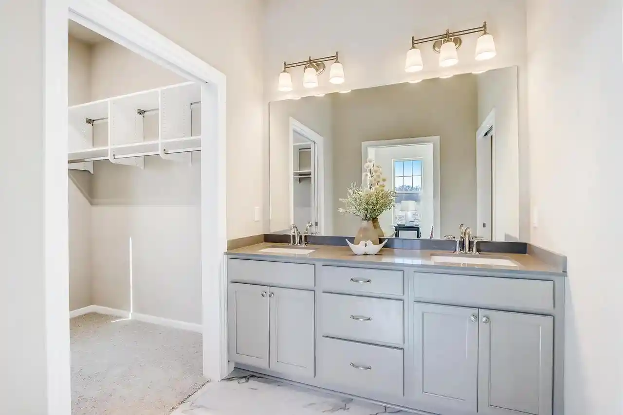 6th image of 2836 Fox Lake Circle Circle #102 / 01, Waukesha, WI 53189 | MLS# 1951422