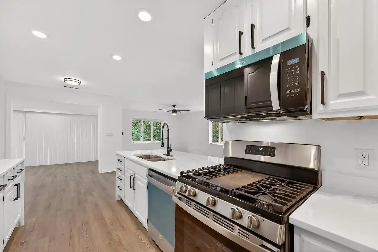 Homes for sale in Mequon, WI | 7419 Mequon Square Dr Dr, Mequon, WI 53092 | MLS# 1951910