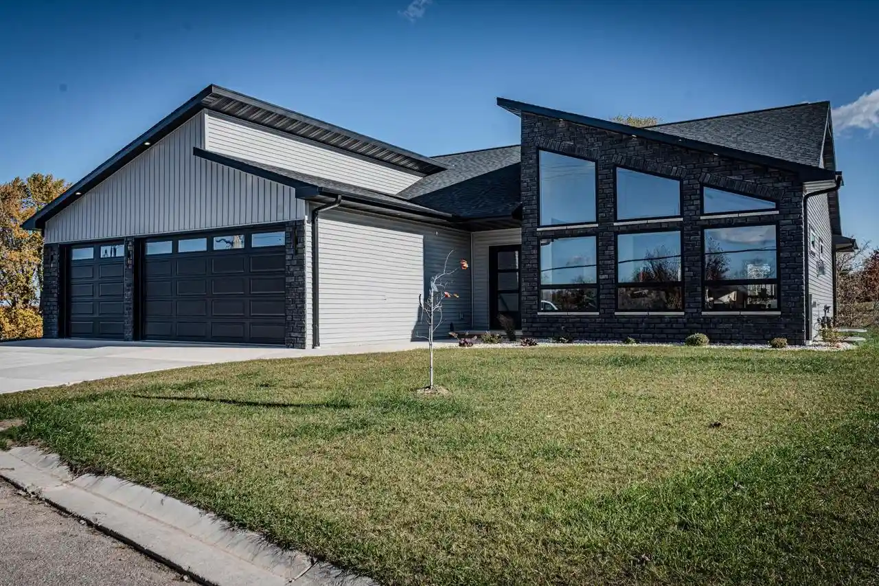 Homes for sale in De Pere, WI | 1655 Arnies Court Court, De Pere, WI 54115 | MLS# 50321789