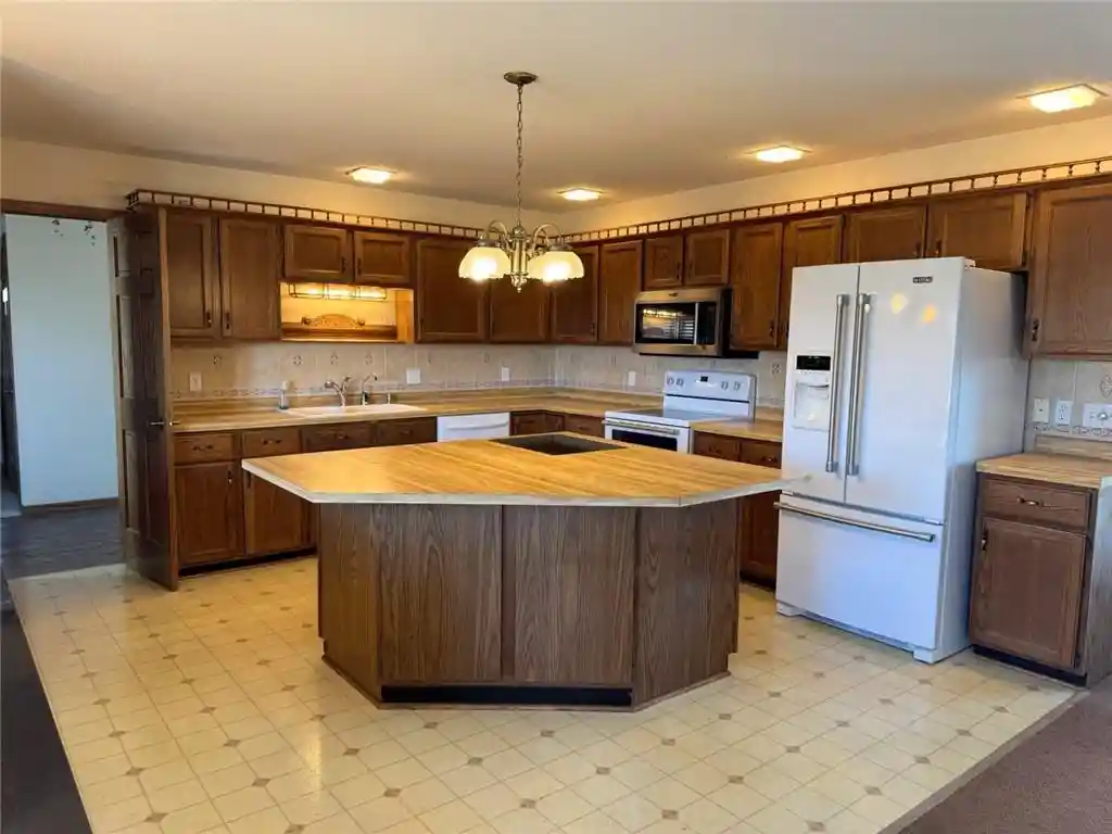 3rd image of 812 Oak Street Street, Barron, WI 54812 | MLS# 1598846