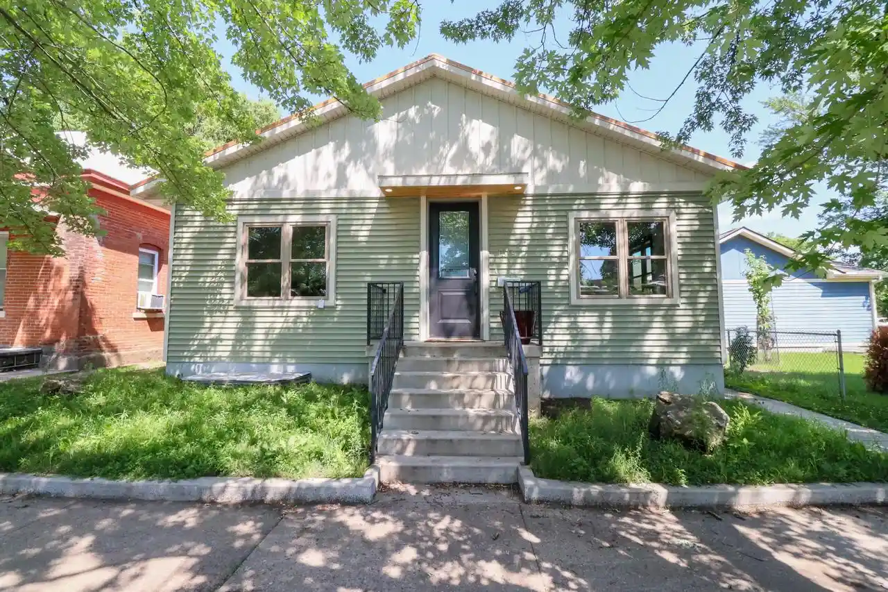 Homes for sale in La Crosse, WI | 1519 S 9th Street Street, La Crosse, WI 54601 | MLS# 1952902