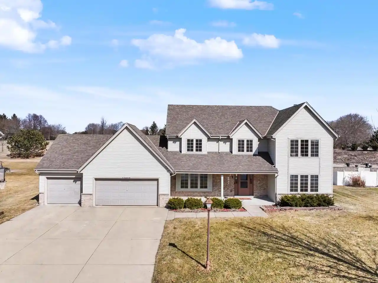 Homes for sale in Germantown, WI | W172n10156 Woodbridge Lane Lane, Germantown, WI 53022 | MLS# 1953106