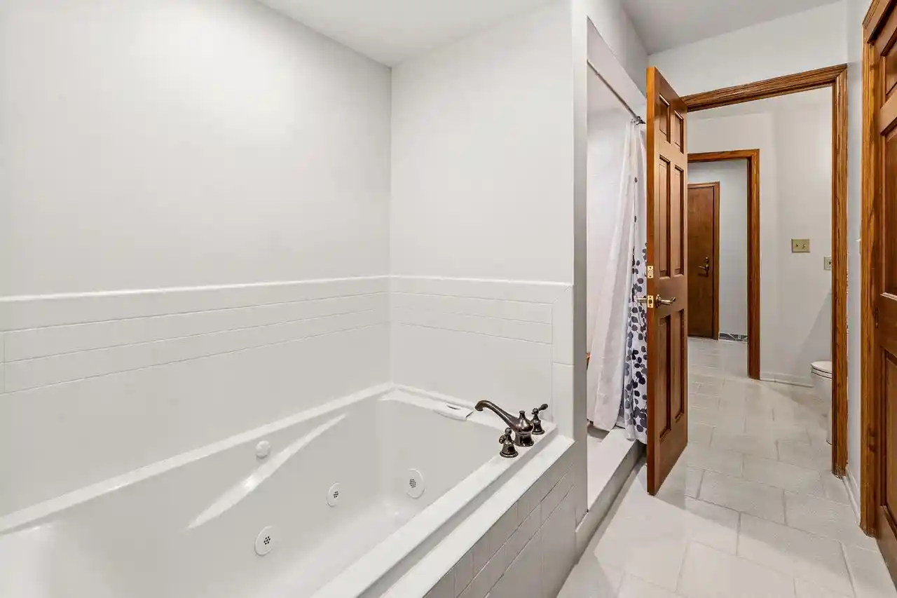 2nd image of 738 Elm Grv Rd Rd, Elm Grove, WI 53122