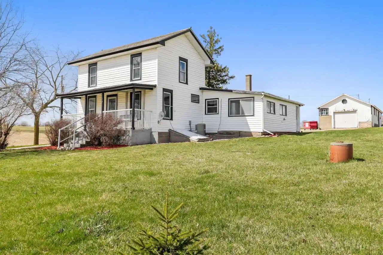 Homes for sale in Evansville, WI | 18442 W County Road C, Evansville, WI 53536 | MLS# 2018272