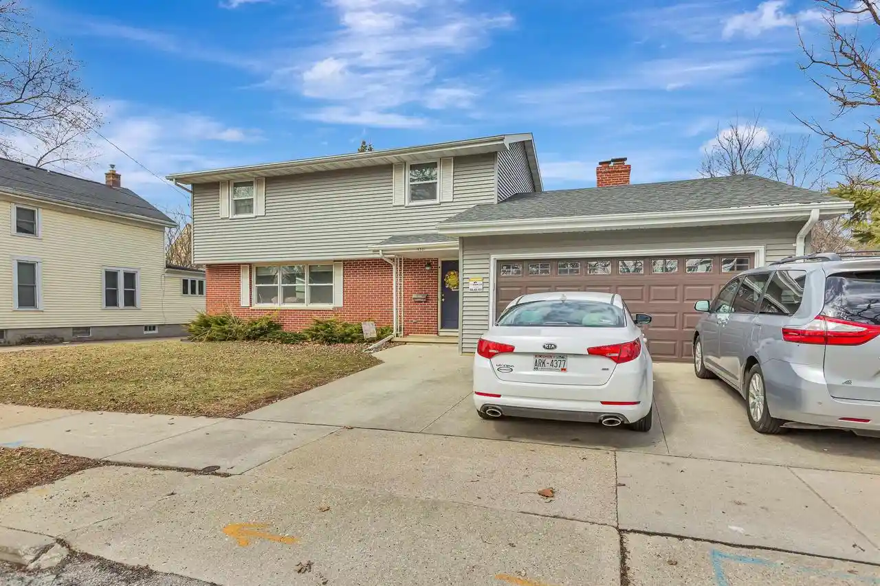 1st image of 932 Vine Street Street, Oshkosh, WI 54901 | MLS# 50322193