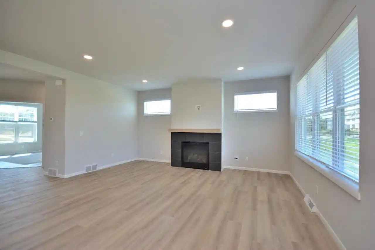 4th image of 704 Winterberry Dr Dr, Waukesha, WI 53188 | MLS# 1953773