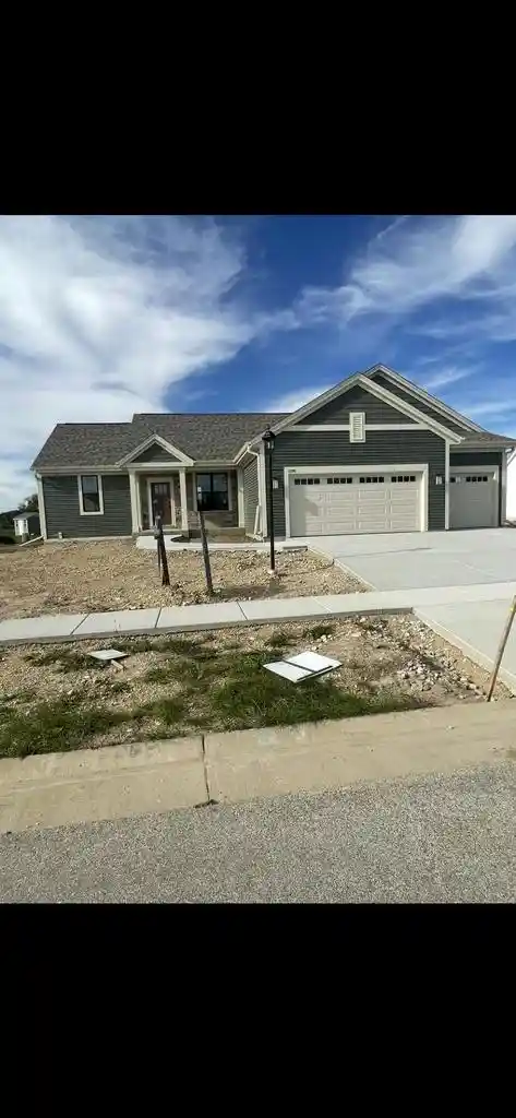 Photo 4 of Single family home for sale at 2736 Oakmont Dr Dr, East Troy, WI 53120 | MLS# 1953931 | Listing updated on 2026-10-02
