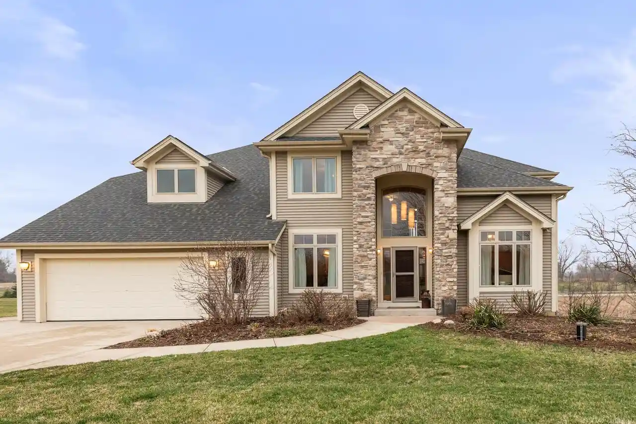 Homes for sale in Oconomowoc, WI | W360n7572 Thomas Dr Dr, Oconomowoc, WI 53066 | MLS# 1954425