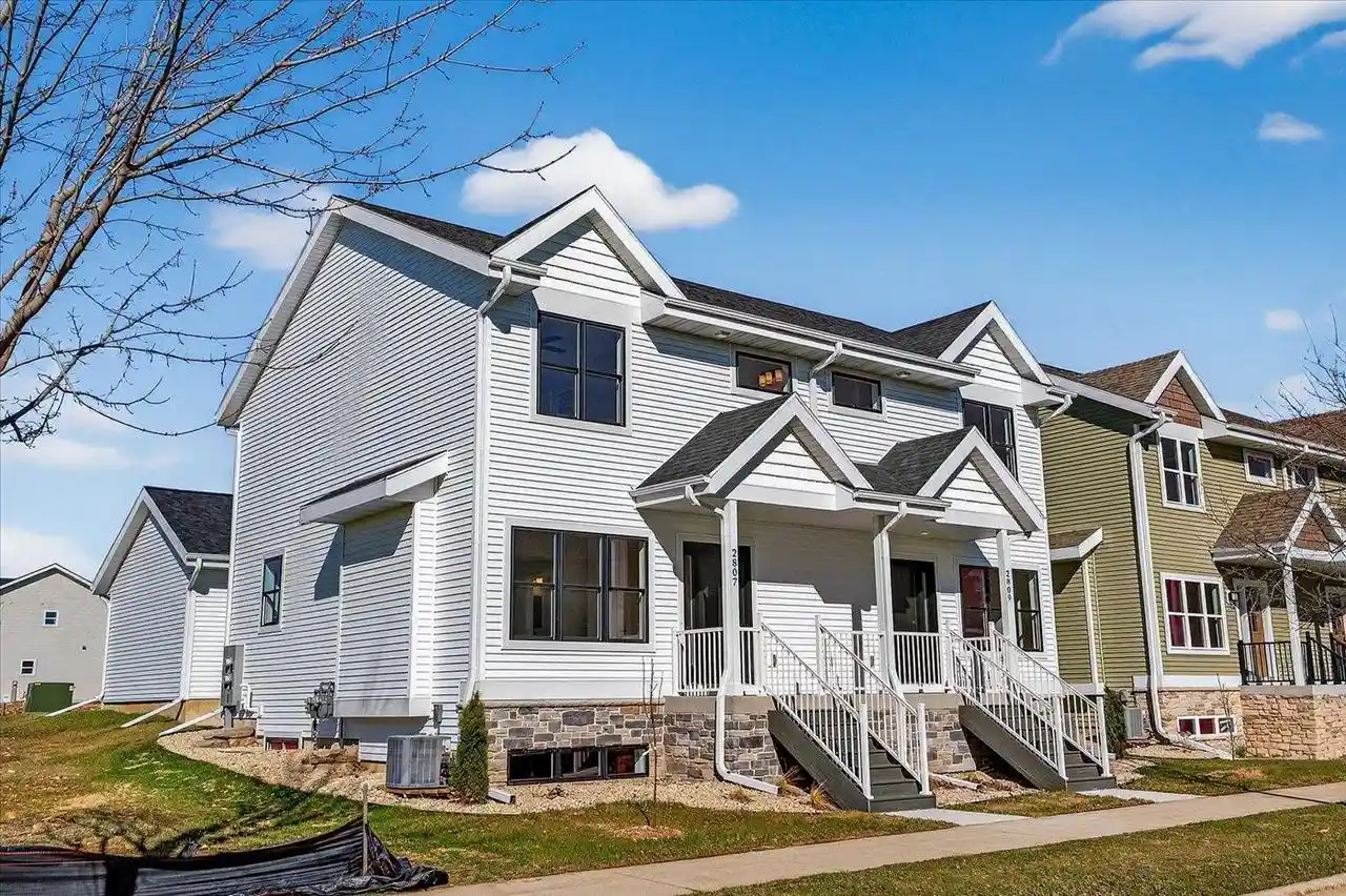 1st image of 2807 Crinkle Root Dr Dr, Fitchburg, WI 53711 | MLS# 2018897