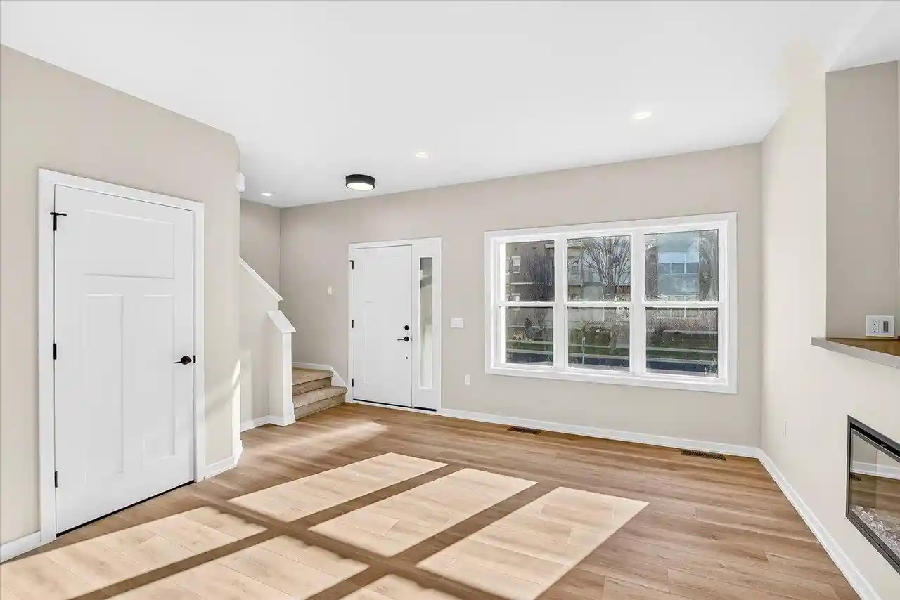 3rd image of 2807 Crinkle Root Dr Dr, Fitchburg, WI 53711 | MLS# 2018897