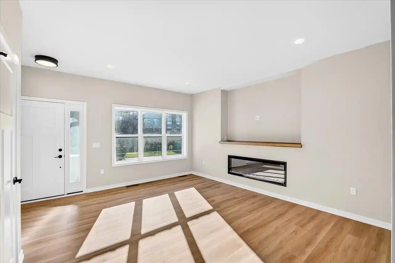 4th image of 2807 Crinkle Root Dr Dr, Fitchburg, WI 53711 | MLS# 2018897