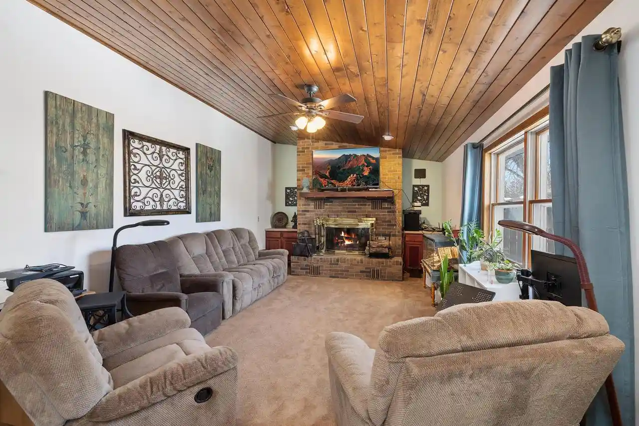Homes for sale in Onalaska, WI | 701 Parkridge Pl Pl, Onalaska, WI 54650 | MLS# 1954557