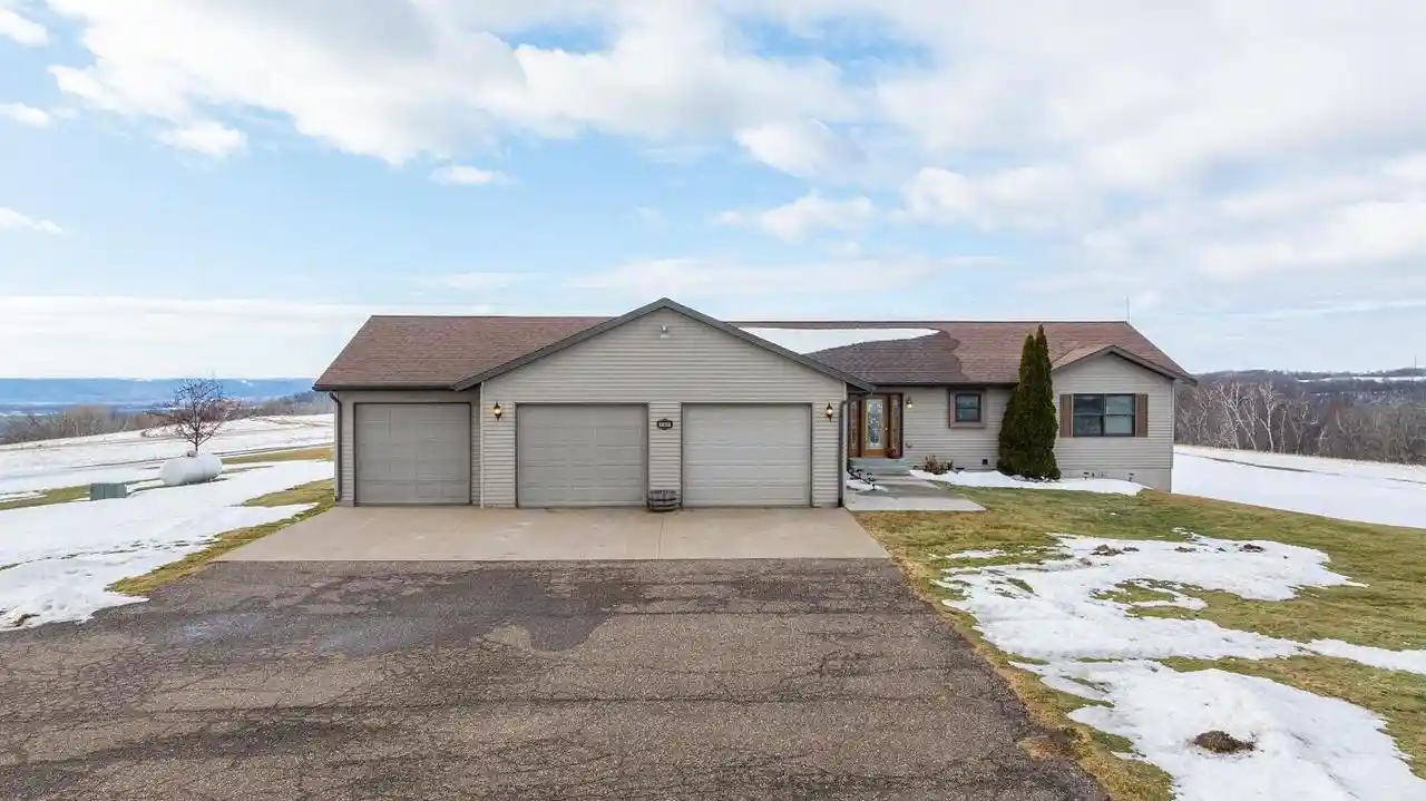 Photo 3 of Single family home for sale at W1660 Maplewood Lane Lane, Alma, WI 54610 | MLS# 1954584 | Listing updated on 2026-04-29