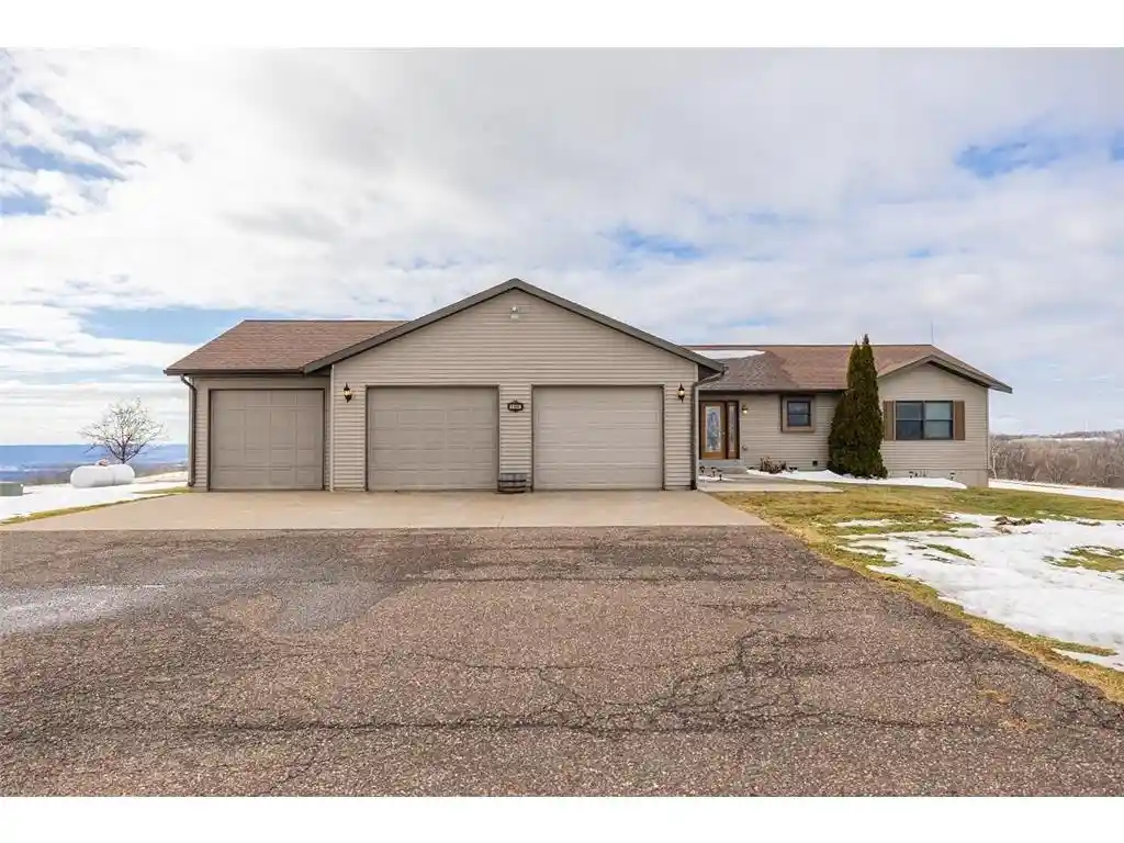 Photo 1 of Single family home for sale at W1660 Maplewood Lane Lane, Alma, WI 54610 | MLS# 7039467 | Listing updated on 2026-10-22