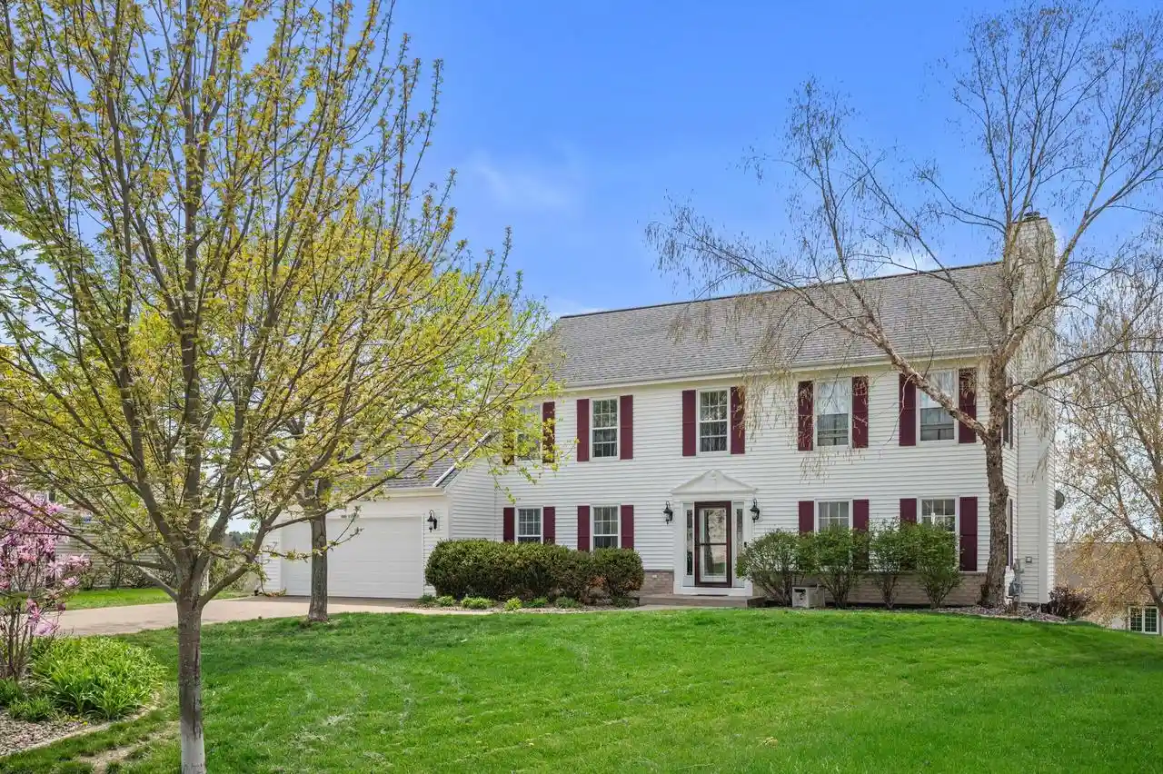 Homes for sale in Muskego, WI | S96w12833 Walter Hagen Dr Dr, Muskego, WI 53150 | MLS# 1954589
