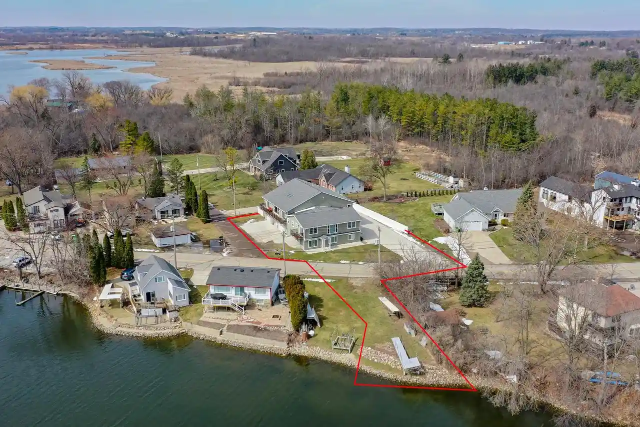 Homes for sale in Waterford, WI | 7134 N Tichigan Road Road, Waterford, WI 53185 | MLS# 1954814