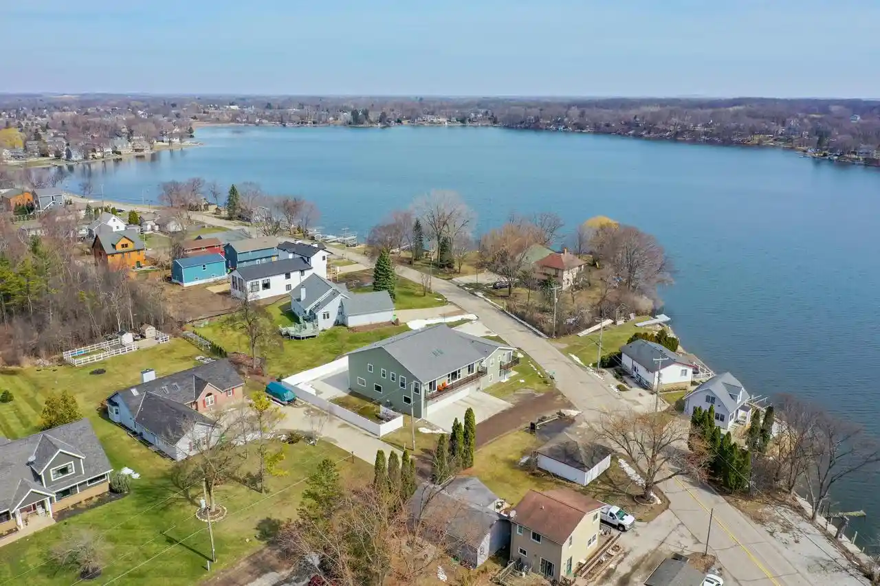Homes for sale in Waterford, WI | 7134 N Tichigan Rd Rd, Waterford, WI 53185