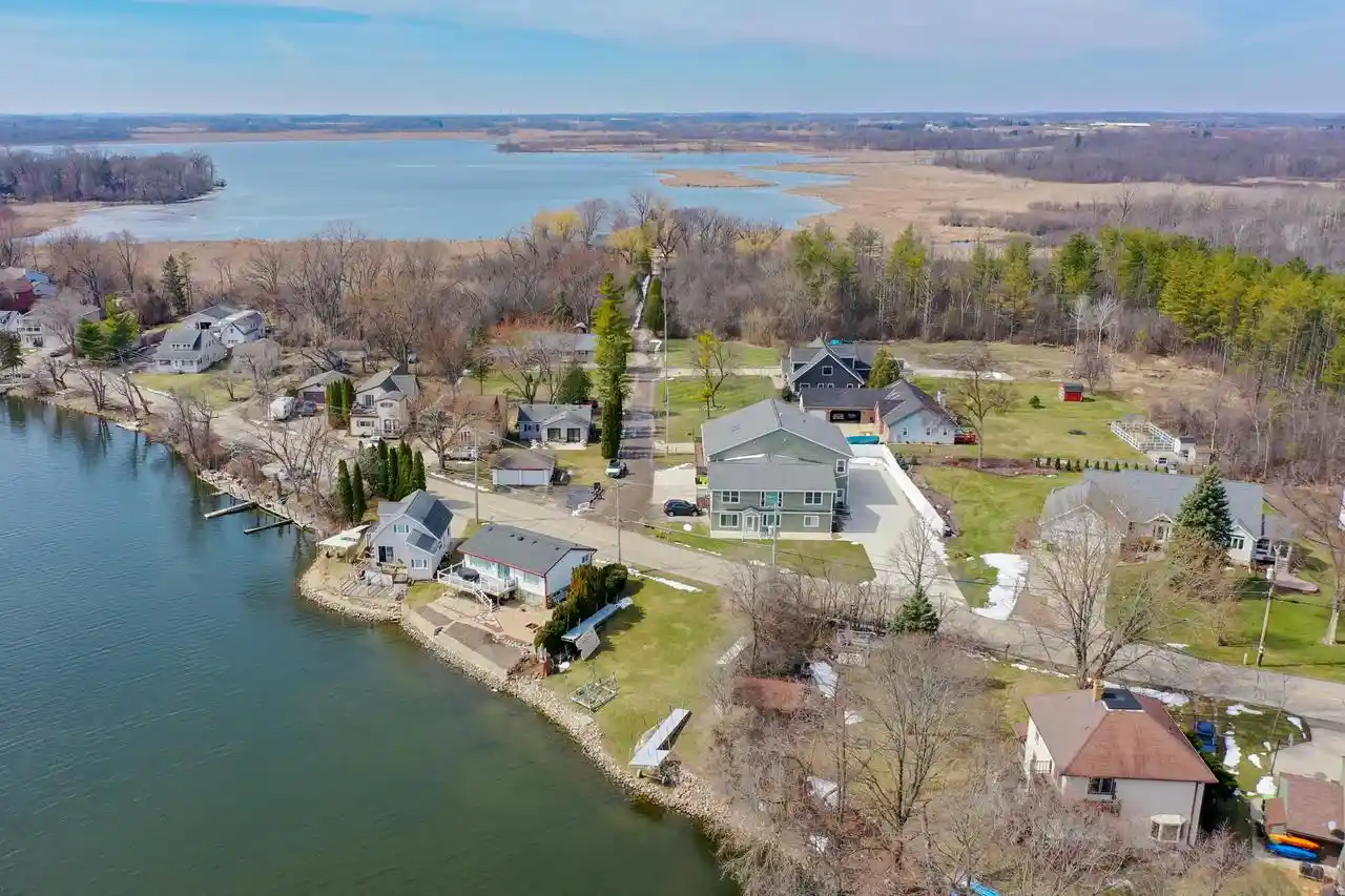 Homes for sale in Waterford, WI | 7134 N Tichigan Road Road, Waterford, WI 53185 | MLS# 1954814