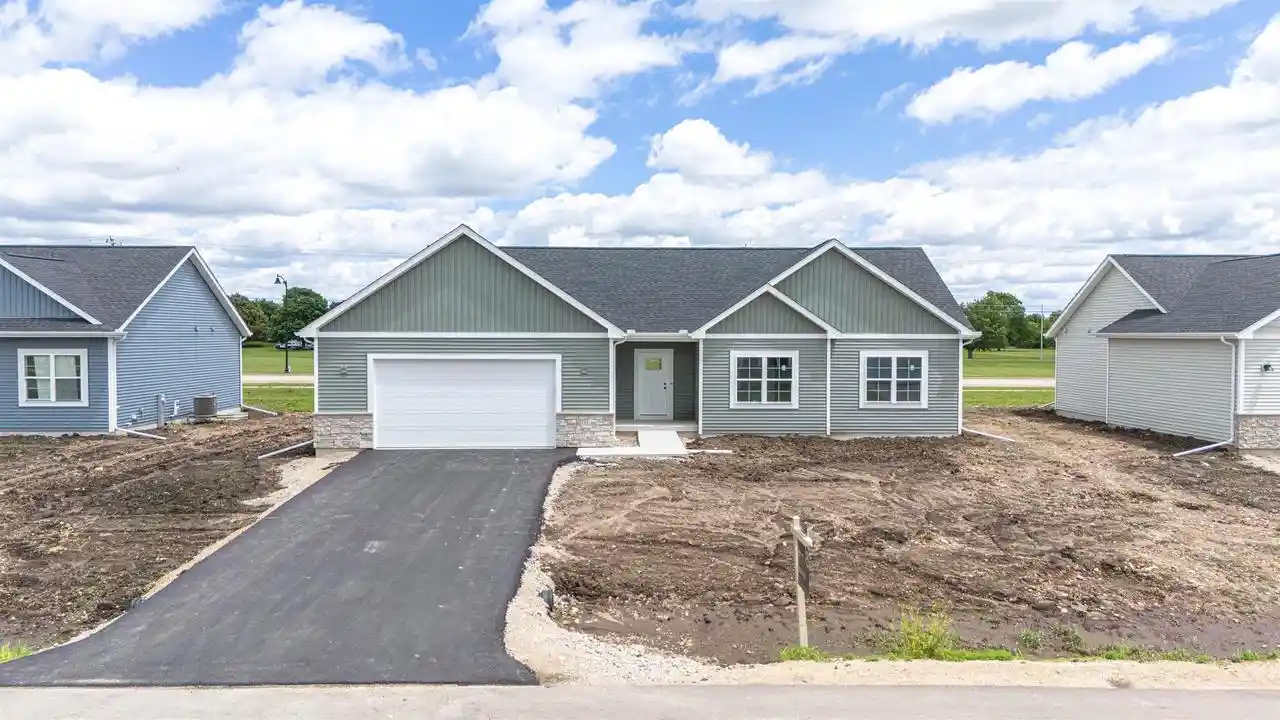 Homes for sale in Beloit, WI | 1744 E Kyle Circle Circle, Beloit, WI 53511 | MLS# 2019064