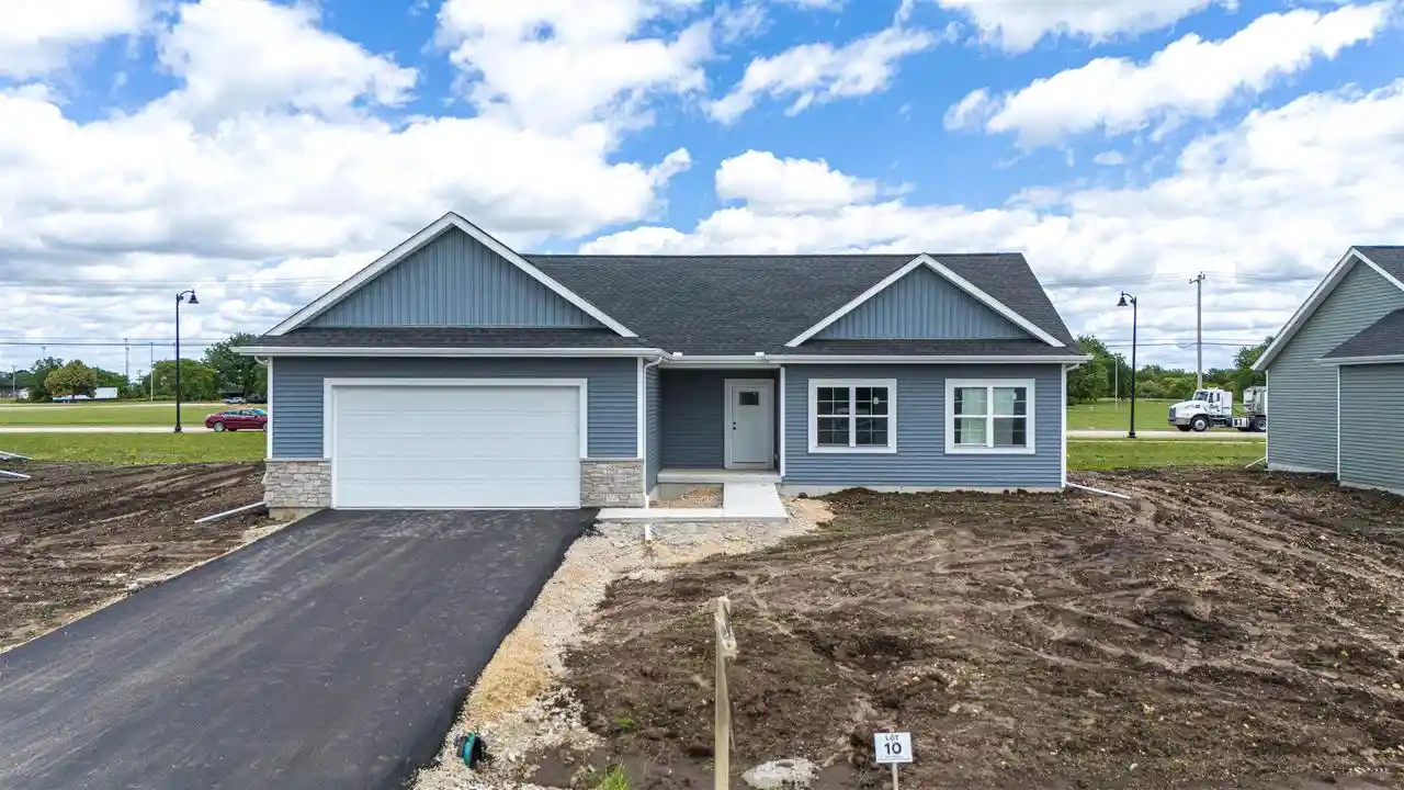 Homes for sale in Beloit, WI | 1750 E Kyle Circle Circle, Beloit, WI 53511 | MLS# 2019076
