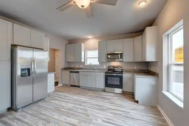 3rd image of 632 W Delavan Dr Dr, Janesville, WI 53546 | MLS# 2019136