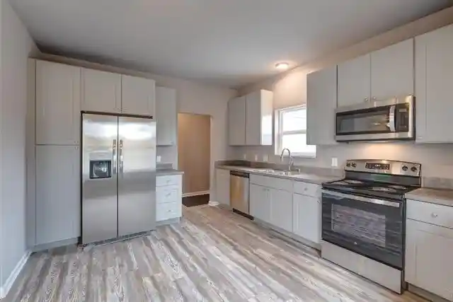 4th image of 632 W Delavan Dr Dr, Janesville, WI 53546 | MLS# 2019136
