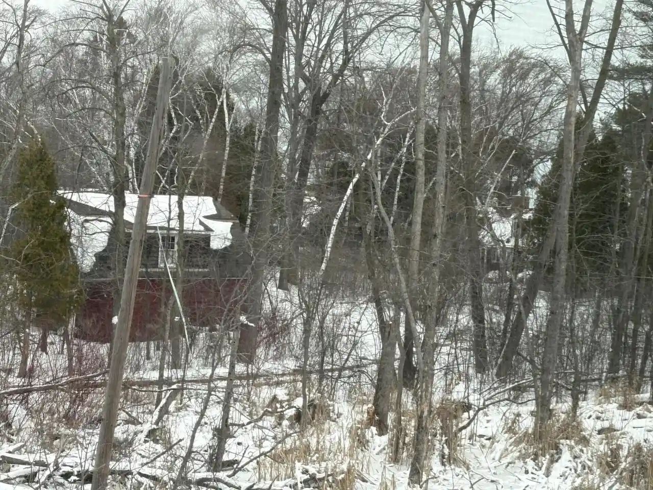 2nd image of 13446 Lakewood Dr Dr, Mequon, WI 53097 | MLS# 1955020