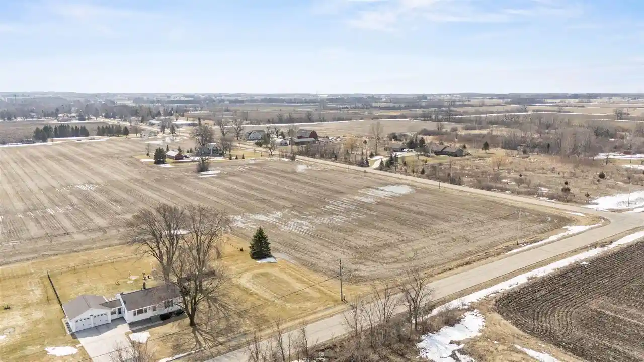 Homes for sale in Oshkosh, WI | 9Th Street Road Road, Oshkosh, WI 54906 | MLS# 50322656