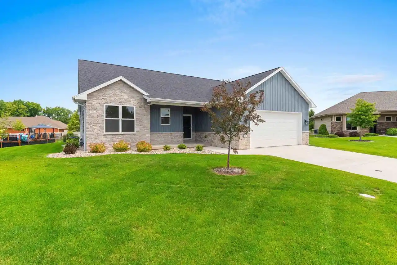 Homes for sale in Menasha, WI | 920 Clover Court Court, Menasha, WI 54952 | MLS# 50322670
