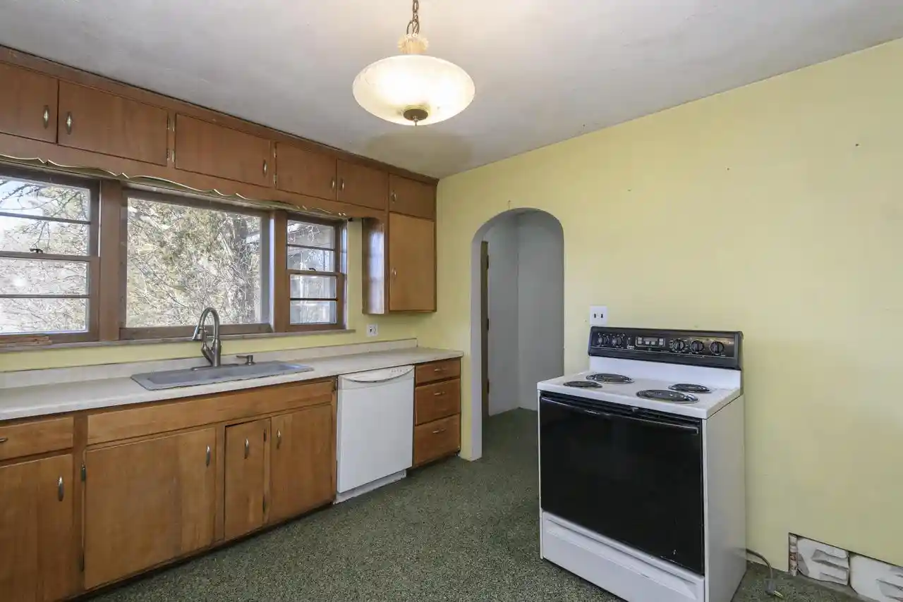 5th image of 212 S Golden Lake Lane Lane, Oconomowoc, WI 53066 | MLS# 1955424